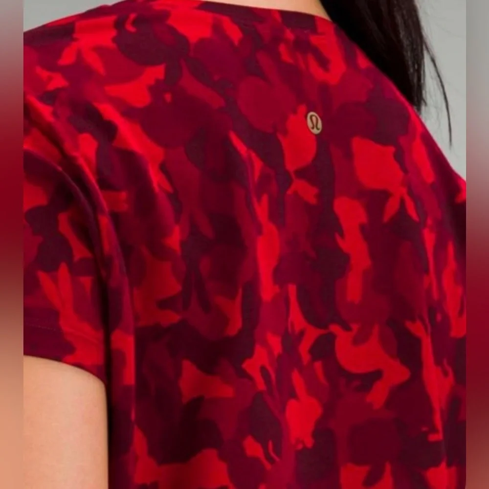 Lululemon Athletica New Year Cates T-Shirt
Rabbit All Over Print Red Multi sz 8 - Picture 3 of 3